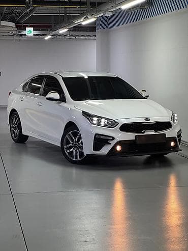 tesla model 3: Kia K3: 2022 г., Седан — 5