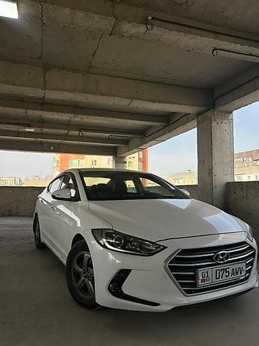 Hyundai Elantra: 2018 г., Седан