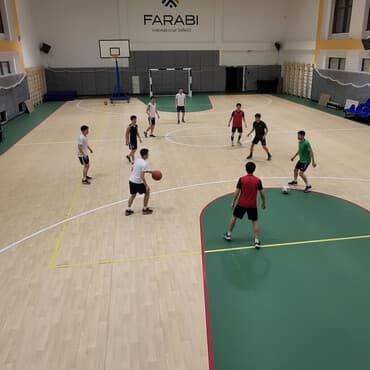 купить газон для футбольного поля: Профессиональное устройство напольных покрытий для спортзалов и — 1