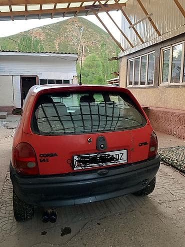 чангам машина: Opel Corsa: 1995 г., 1.4 л, Кол менен иштөөчү, Бензин, Хетчбек — 2