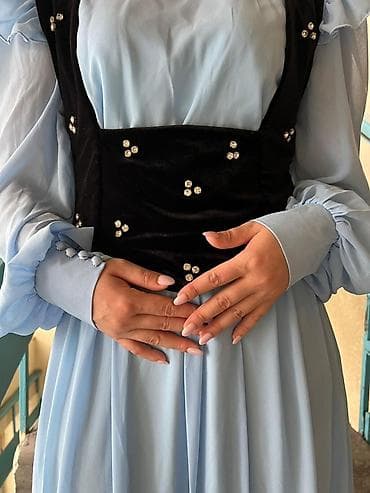 бархатная: Бархатный корсет+ платье голубое 
Совершенно новый 
Цена 2000
Вотсап — 2