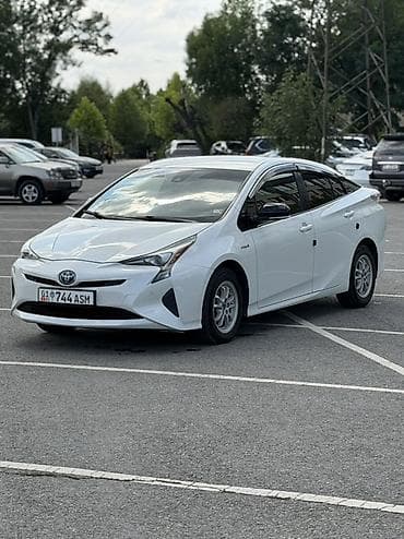 Toyota Prius: 2017 г., 1.8 л, Автомат, Гибрид, Лифтбек — 1