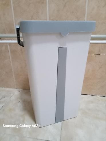 швабры с отжимом: Ведро с отжимом.БЕЗ ШВАБРЫ. Б/у Есть отверстия чтобы помыть тряпку со — 1