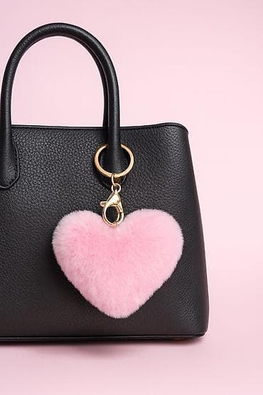 Пушистый брелок-сердце 💗 Мягкий, приятный на ощупь и очень милый —