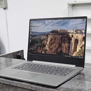 ryzen 5 3500u: Компактный Lenovo 2025 года. В отличном состоянии. Подойдет студентам — 3