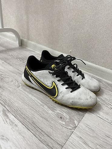 Футбольные бутсы/сороконожки Nike для игры на искусственных покрытиях