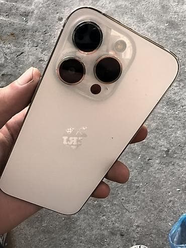 honor magic v2: Смартфон с плоскими стальными гранями и крупным блоком из трех камер — 2