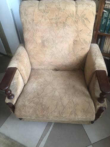 Офис эмереги: Зал үчүн гарнитур, Колдонулган, Кресло, Диван, Жыгач, Өзү алып кетүү — 1