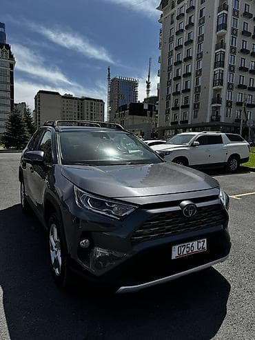 Toyota RAV4: 2021 г., 2.5 л, Автомат, Гибрид, Кроссовер