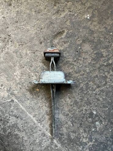 ценник на монеты: Nissan March K11 ограничитель двери, Ниссан Марч К11 дверной — 1