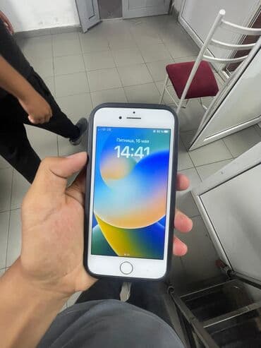 ноут 8: IPhone 8, Б/у, 64 ГБ, Чехол, 100 % — 1