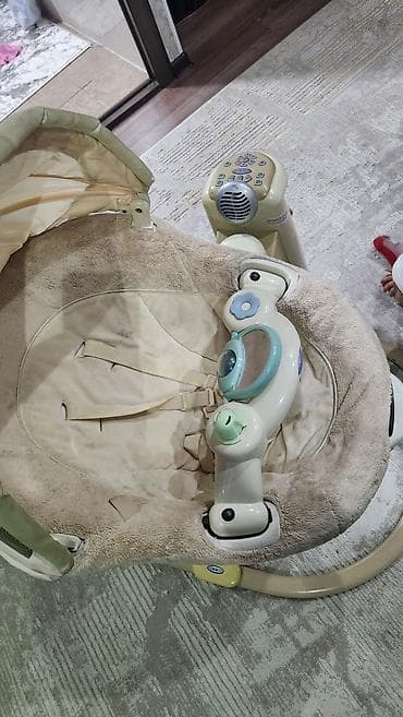 Электронные детские качели Graco . Бу отдам всего за 2000с -