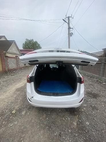 i 20: Hyundai i30: 2016 г., Хэтчбэк — 4
