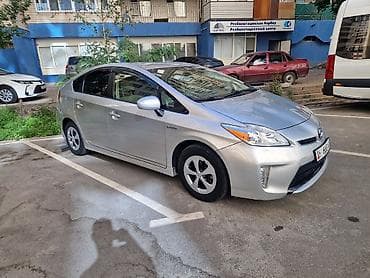 byd e2 2022: Toyota Prius: 2012 г., 1.8 л, Гибрид, Хэтчбэк — 3