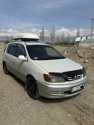 Toyota Ipsum: 2000 г., 2 л, Минивэн