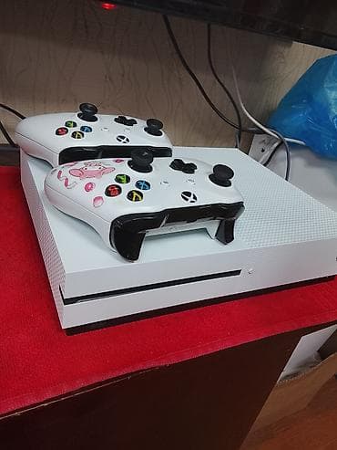 canon g: Xbox One S (белая) с двумя беспроводными геймпадами - Консоль — 1