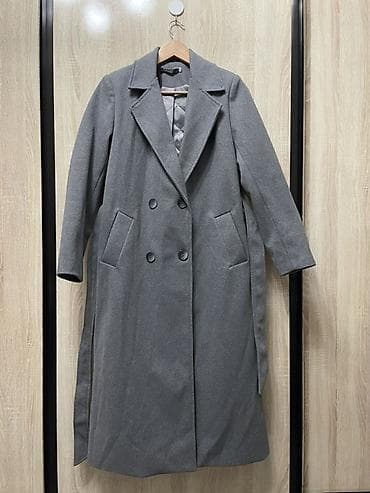 футболка с воротником: 1. Серое пальто, на s-m, отличное состояние, цена-1500 сом; 2 — 1