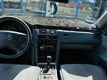 gl x164: Mercedes-Benz E-Class: 2001 г., 2.6 л, Автомат, Бензин, Седан — 4