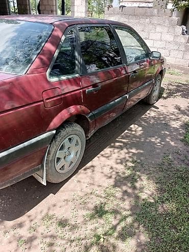 салон е46: Volkswagen Passat: 1989 г., 1.8 л, Кол менен иштөөчү, Бензин — 3