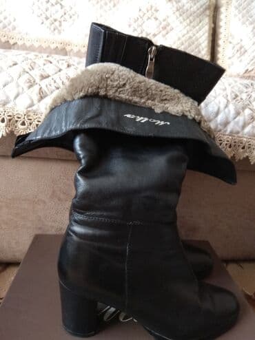 обувь казачки: Продаю зимние кожаные сапоги, на каблуке 6-7 см, фирма MOLKA, почти — 2