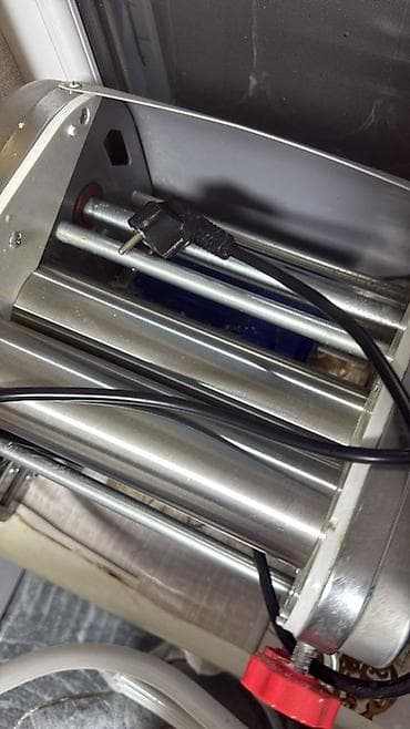 Электрический тестораскат/лапшерезка с приводом Описание: -