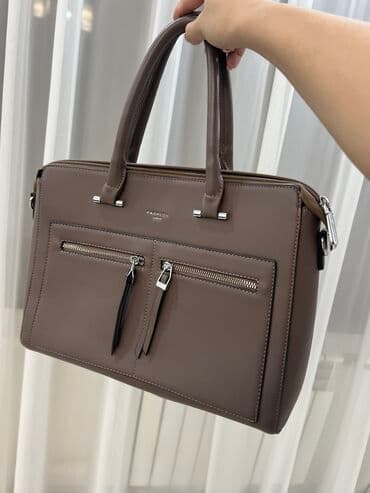 Перчатки, варежки: Вместительная сумка в хорошем состоянии — 1