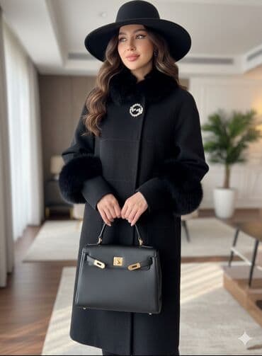 черное пальто с капюшоном: Элегантное женское пальто прямого кроя в черном цвете с меховой — 1