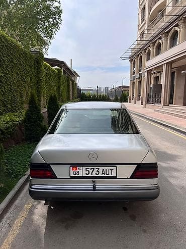 audi 100 сатып алуу: Mercedes-Benz W124: 1993 г., 2.2 л, Кол менен иштөөчү, Седан — 2