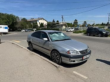 Toyota Avensis: 2001 г., 1.8 л, Механика, Бензин, Хэтчбэк