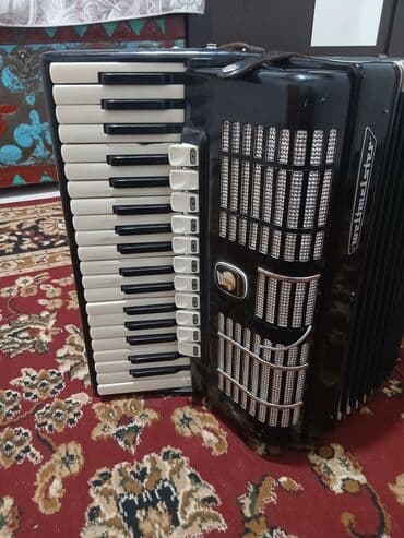 шлемы мото: Акордеон Weltmeister (кнопочно-клавишный) Описание: - Полноразмерный — 3