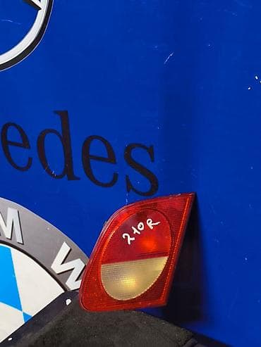 задние плафоны 210: Задний правый стоп-сигнал Mercedes-Benz 1997 г., Б/у, Оригинал, Япония — 1