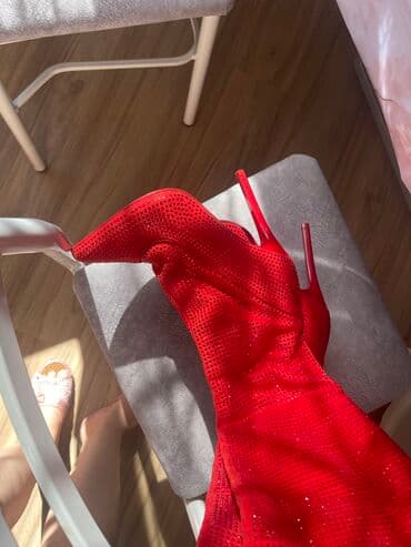 Сапоги новые размер 34, смотрятся на ноге шикарно