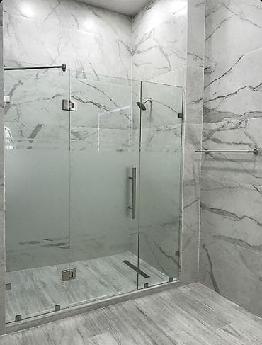 дверь для душа: Стеклянные конструкции на заказ - Изготовление и монтаж душевых — 2