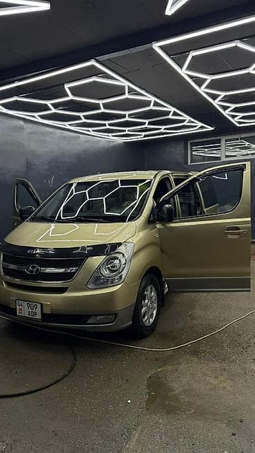 Hyundai Grand Starex: 2011 г., 2.5 л, Автомат, Бензин, Минивэн