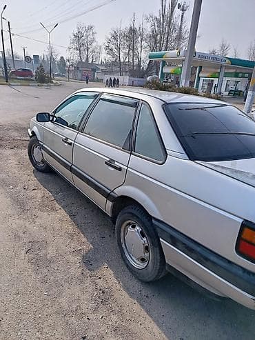 changan uni t: Volkswagen Passat: 1991 г., 0.2 - engine capacity л, Кол менен иштөөчү, Бензин, Седан — 4