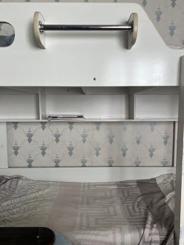 двухъярусная кровать со шкафом и столом: Двухъярусная детская кровать, Б/у, ЛДСП, цвет - Белый — 3