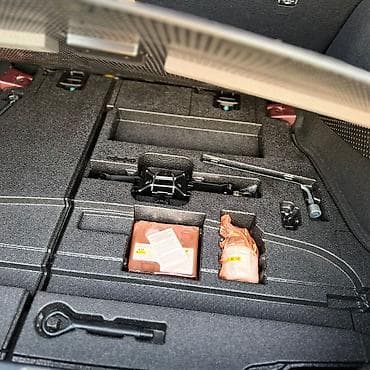 спотер: Toyota Prius: 2018 г., Гибрид, Хэтчбэк — 8