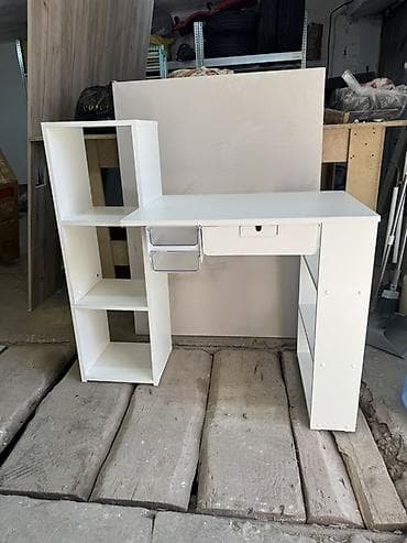 мини стол для компьютера: Компьютерный стол, С полками — 1