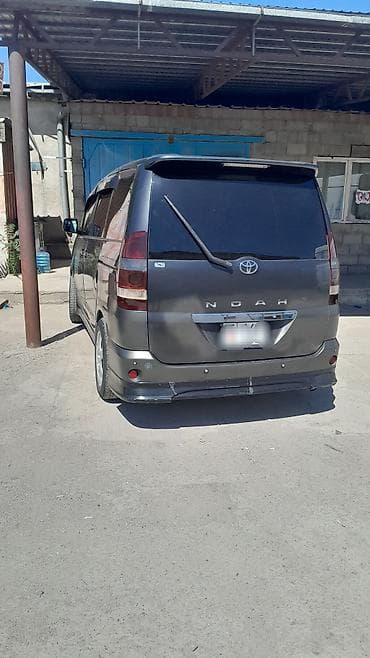 Транспорт: Toyota Noah: 2003 г., 2 л, Автомат, Бензин, Минивэн — 2