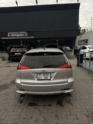 тает: Toyota Caldina: 2004 г., 2 л, Универсал — 2