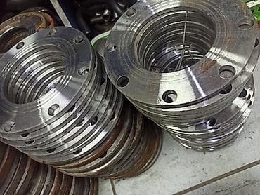 фланцы: Фланцы стальные плоские с воротником под болтовое соединение. - — 1