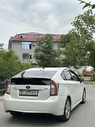 corolla 2016: Toyota Prius: 2014 г., 1.8 л, Автомат, Гибрид, Хэтчбэк — 4