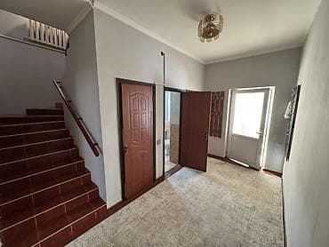 кара балта гоцтиниса: 3 этажный Танхаус вместе с цокольным этажом общая полезная площадь — 4