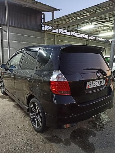 Унаа сатуу: Honda Fit: 2002 г., Кол менен иштөөчү, Бензин, Хетчбек — 4