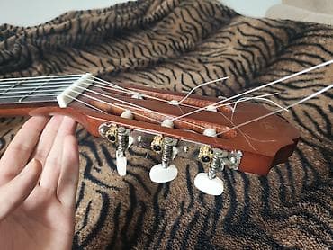 музык: Продаю классическую гитару Yamaha C40. Покупалась 4 года назад в — 10