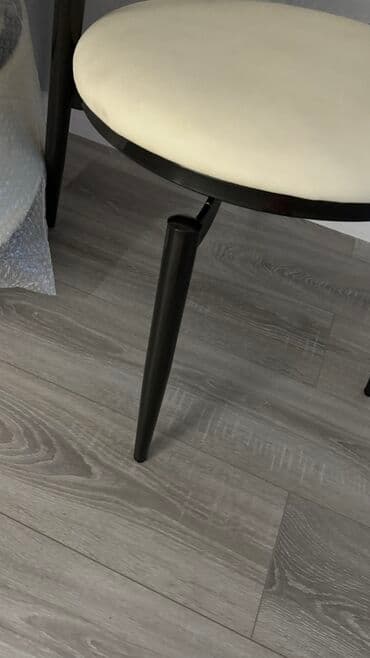 стол и четыре стула: Продаются новые стулья 4 штуки! За 4 штуки прошу 9 тысяч Шикарного — 5