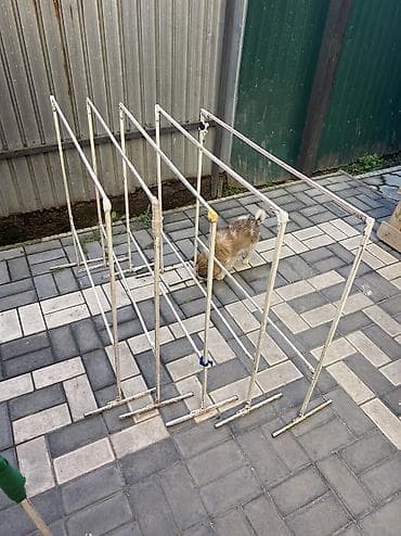 Напольные металлические стойки-вешала для одежды, козлы б/у -