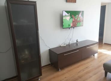 вместо прикроватных тумбочек: Тумба и подставка для телевизора, Напольная, Другой материал, цвет - Коричневый — 1