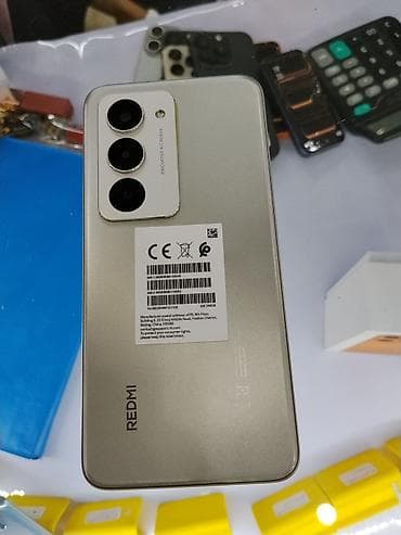 Смартфон Redmi - Экран: безрамочный дисплей с круглым вырезом под