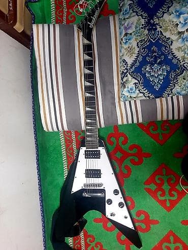 Гитары: Продаю гитару формы Flying V. Jackson. Все работает прекрасно. В — 4